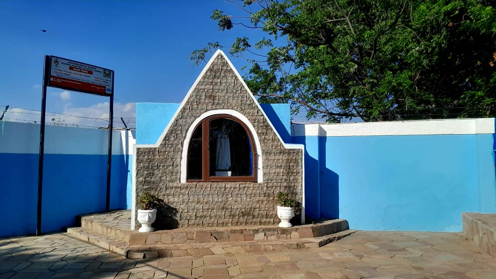 Youth ministry volunteers mentoring teens