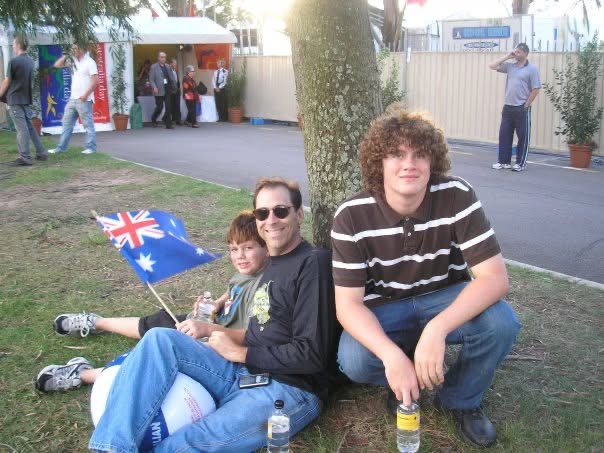 Hiking trail overlooking valleys in the Blue Mountains