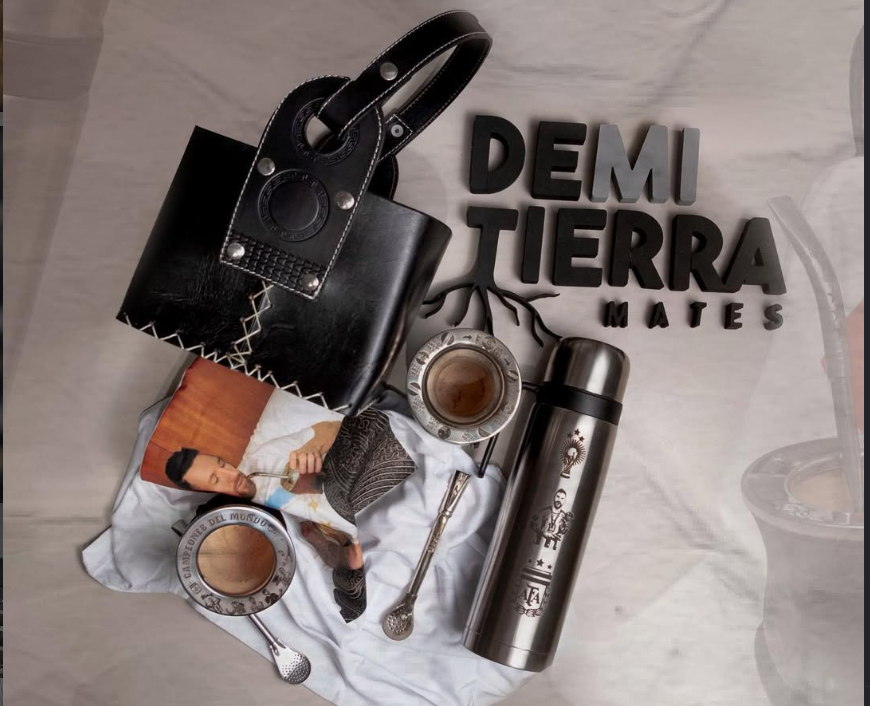 Materas y bolsos de cuero
