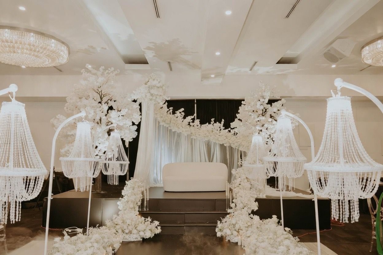 Vibrant mehndi decor with luxe accents