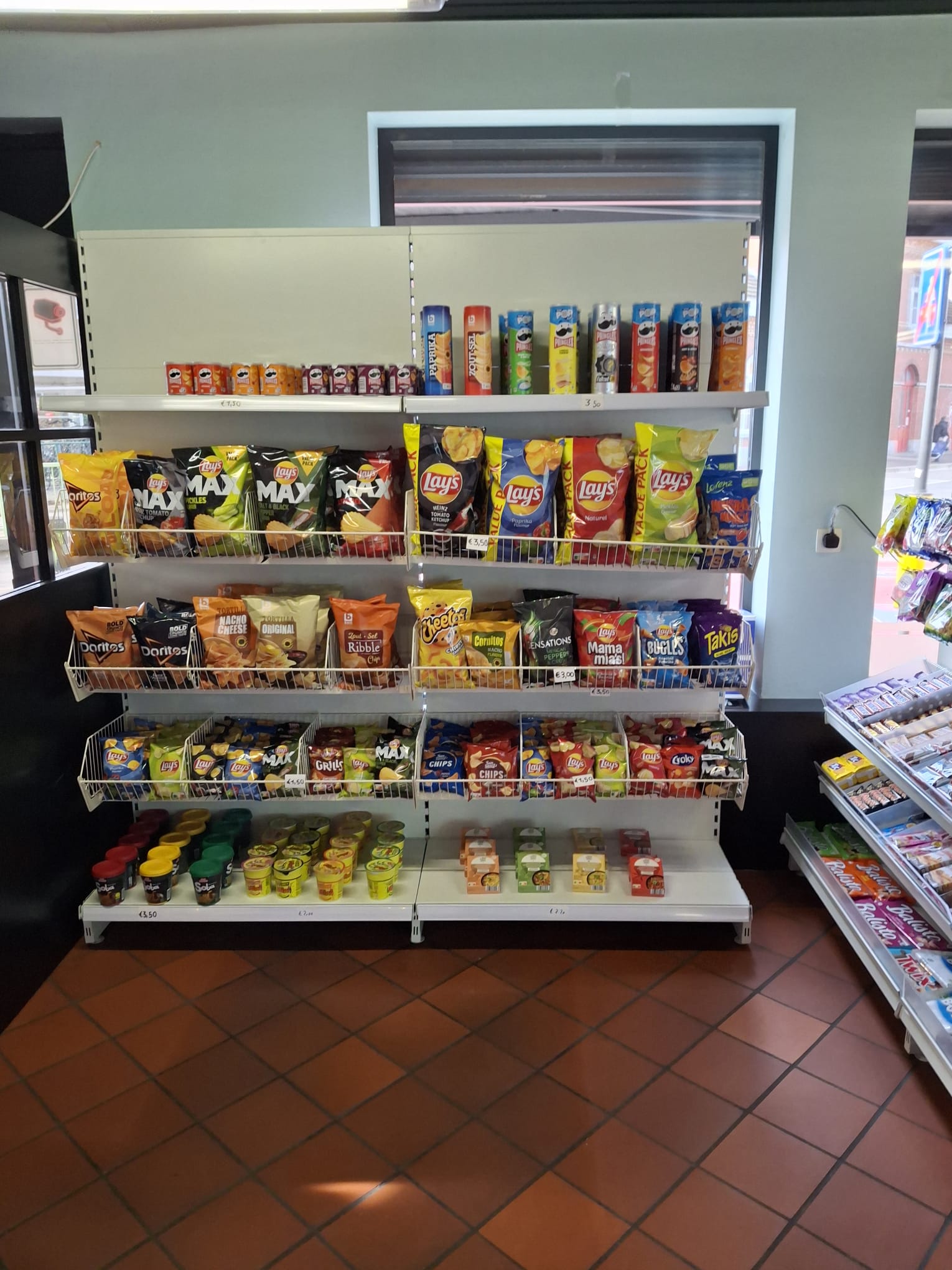 Pakketdienst bij de winkel