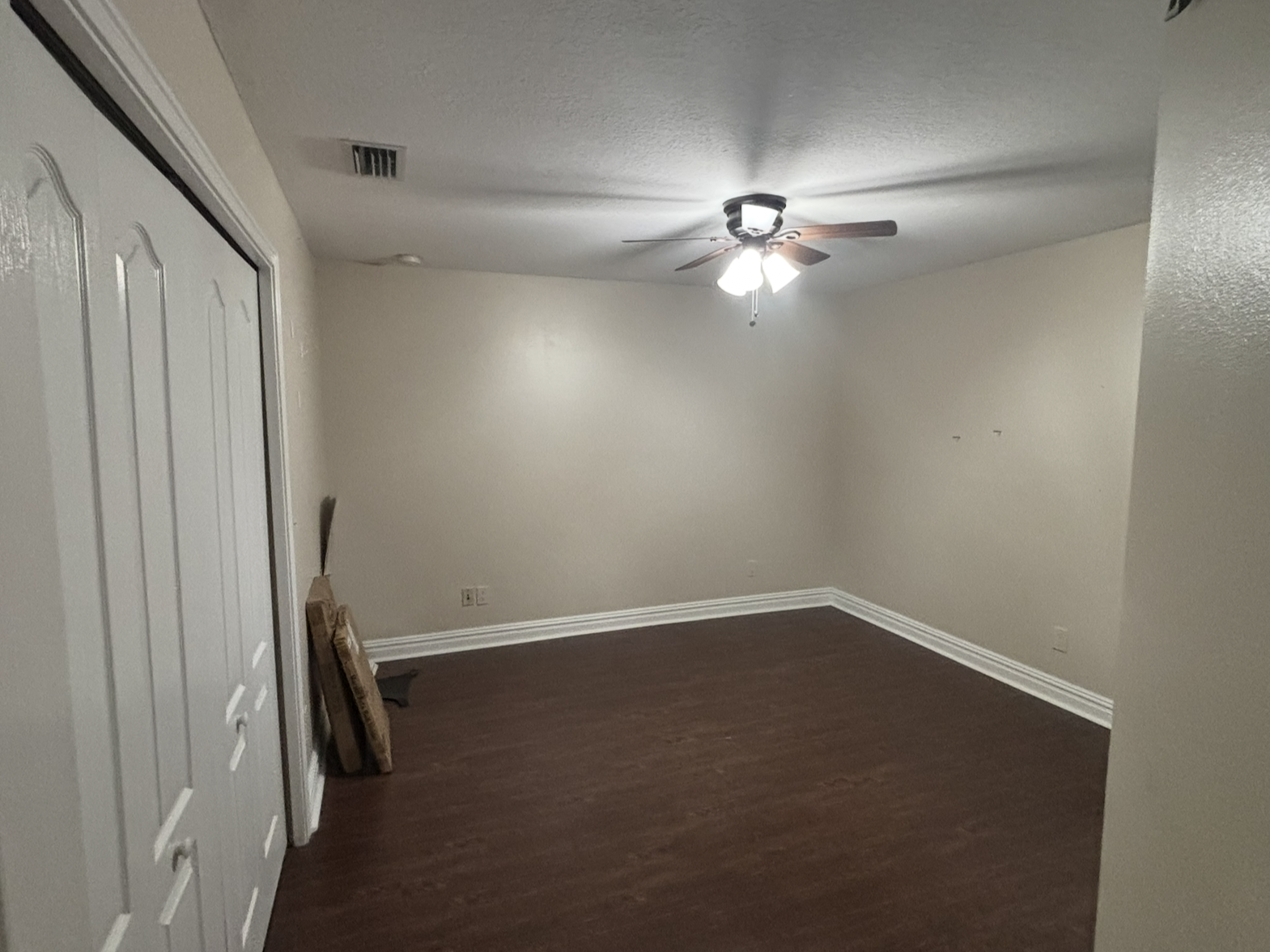 Guest bedroom detail