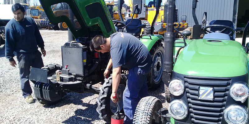 Tractor agrícola en campo